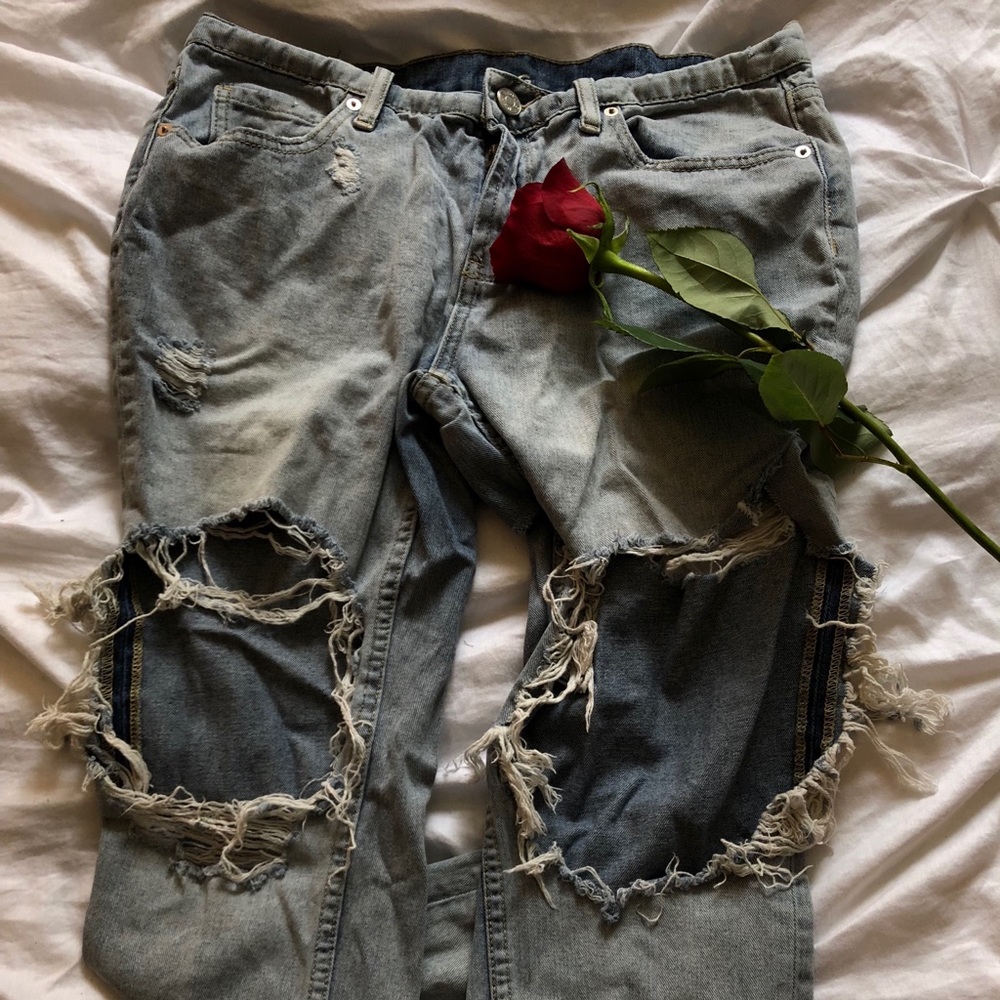 Light washed crop boyfriend jeans